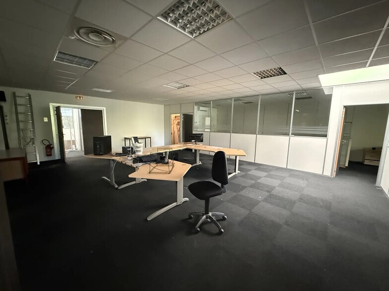 Industrial in Marseille for lease - Interior Photo - Image 3 of 3