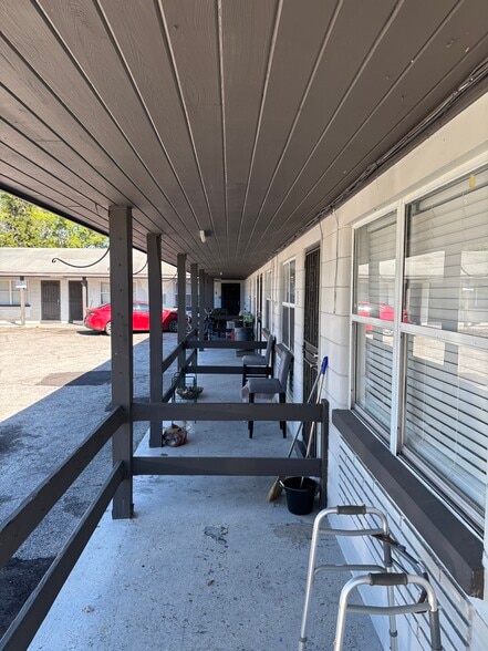 1821 13th St W, Bradenton, FL for sale - Building Photo - Image 2 of 8