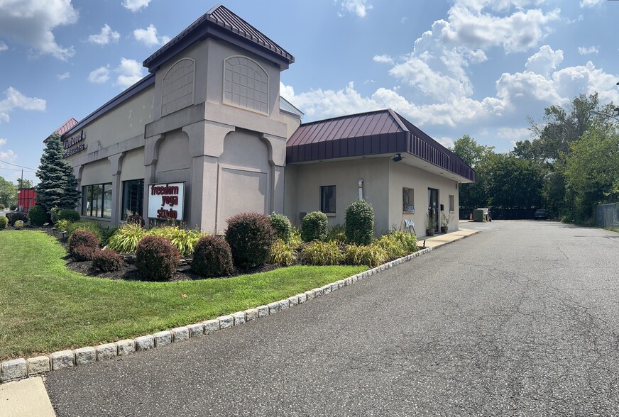 107 Sherman Ave, Raritan, NJ for lease - Building Photo - Image 1 of 14