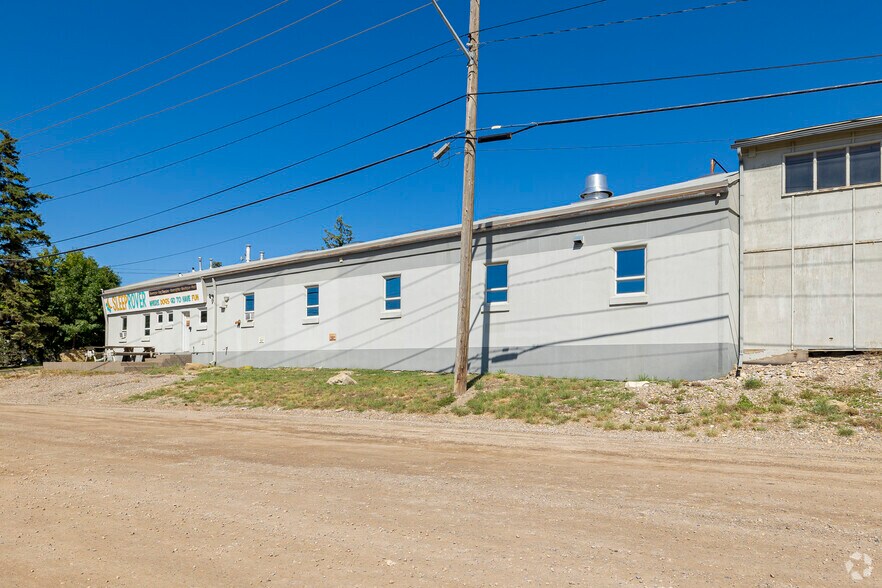 735 41st Ave NE, Calgary, AB à vendre - Photo du bâtiment - Image 2 de 2