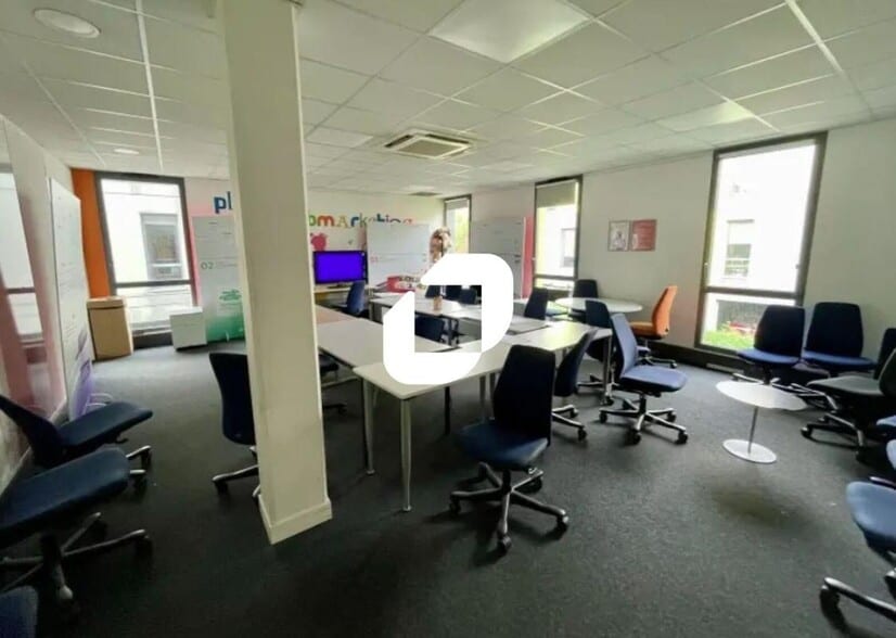 87 Rue Du Molinel, Marcq-en-Baroeul for lease - Building Photo - Image 3 of 16