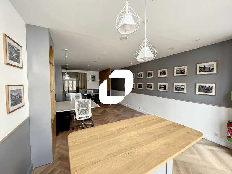 Office in Pontoise for lease - Interior Photo - Image 2 of 6