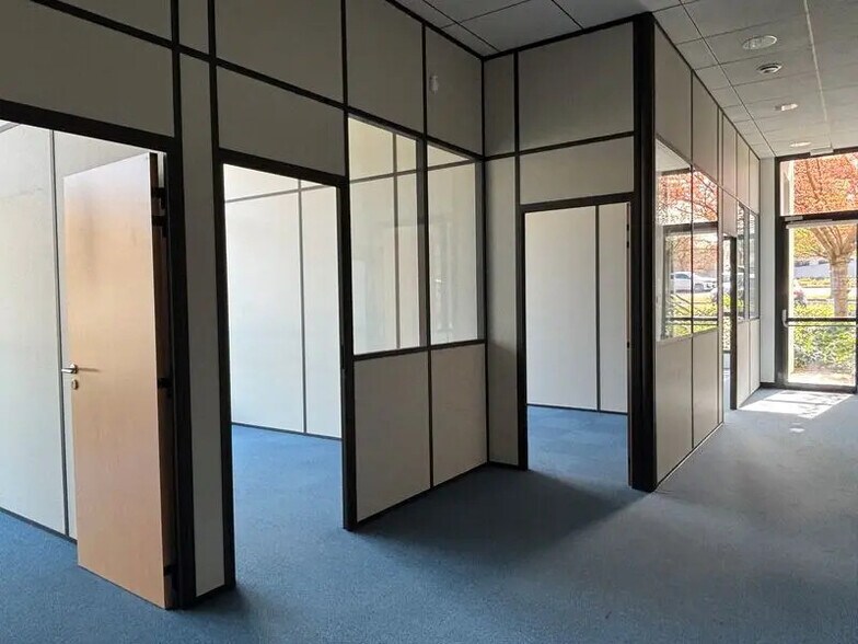 Office in Saint-Priest for sale - Interior Photo - Image 3 of 7