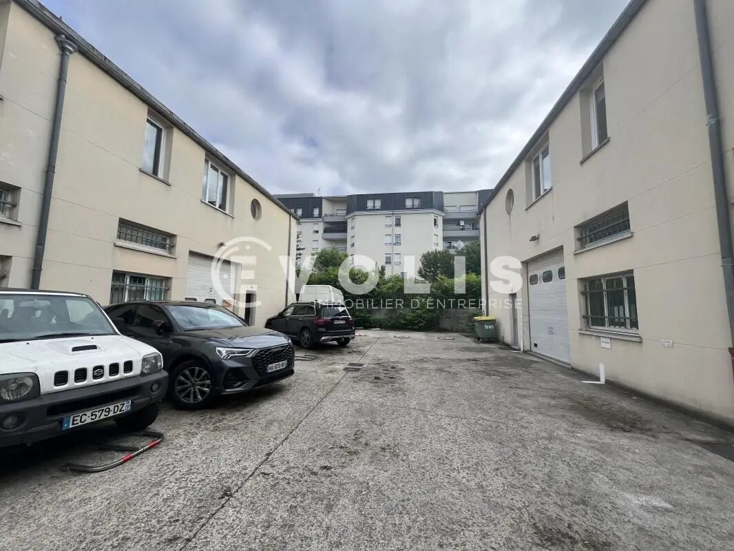 Flex in Bondy for lease Building Photo- Image 1 of 12