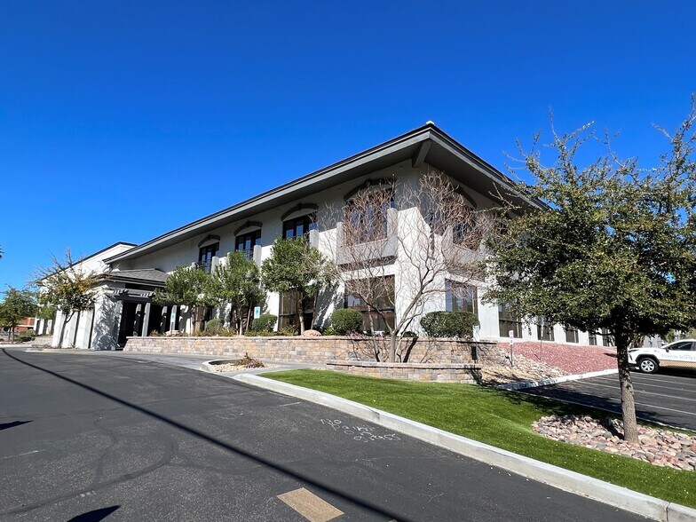 7227 N 16th St, Phoenix, AZ à louer - Photo du bâtiment - Image 1 de 9