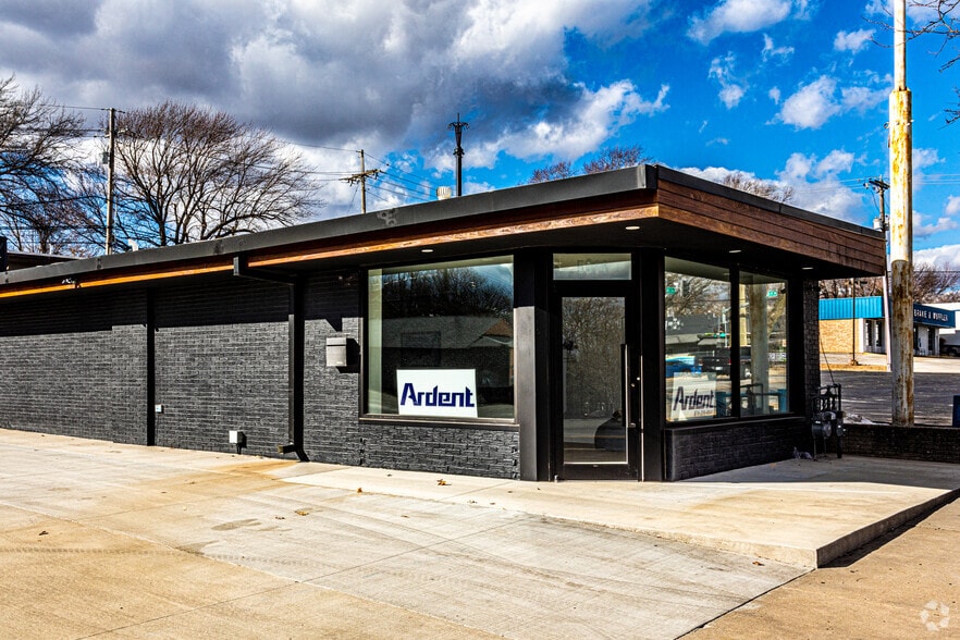 5914 Troost Ave, Kansas City, MO for lease - Primary Photo - Image 1 of 27