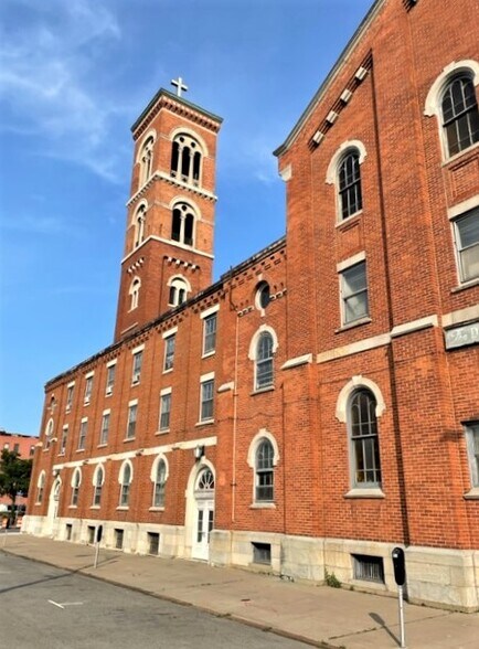 121 N Fitzhugh St, Rochester, NY à louer - Photo du bâtiment - Image 3 de 27