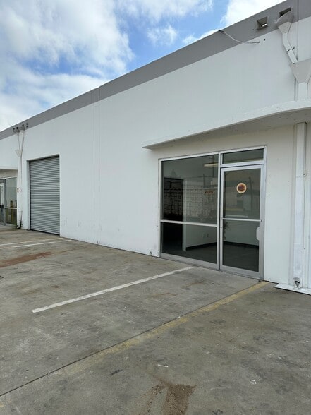 1577-1585 W Roosevelt St, Azusa, CA for sale - Building Photo - Image 2 of 5