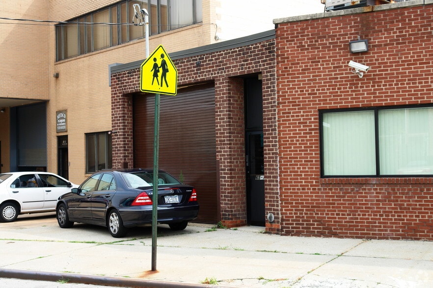 6515 Fresh Meadow Ln, Fresh Meadows, NY for sale - Building Photo - Image 2 of 3