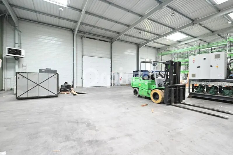 Flex in Marennes for lease - Building Photo - Image 2 of 12