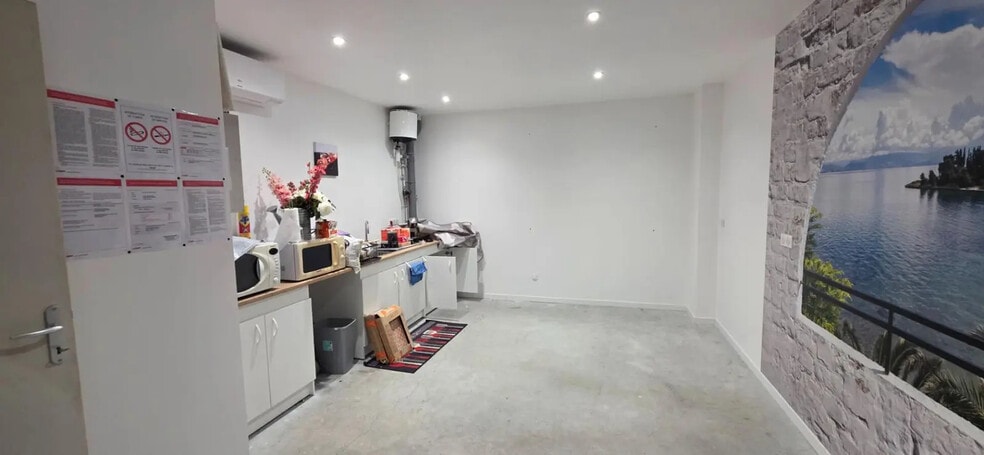 Industrial in Saint-Nazaire for lease - Interior Photo - Image 3 of 4