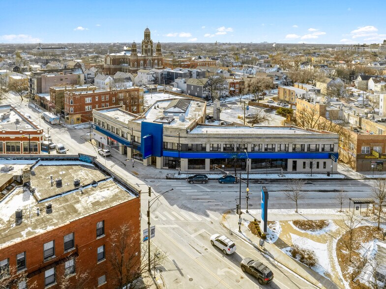 2958 N Milwaukee Ave, Chicago, IL à vendre - Photo du bâtiment - Image 1 de 3