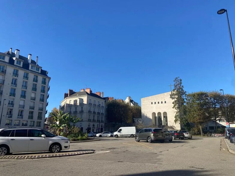 Flex in Nantes for sale - Building Photo - Image 3 of 8