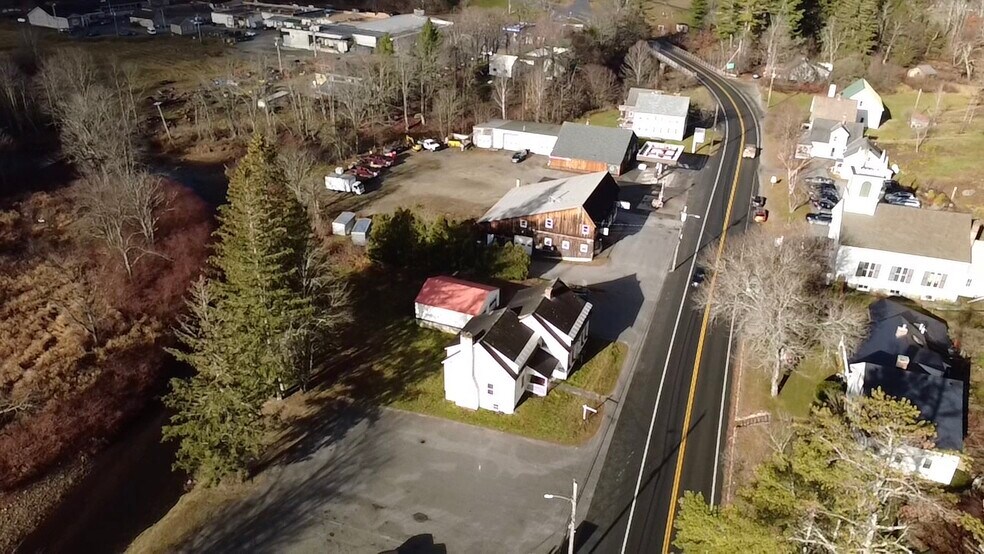 2072 Main st, Londonderry, VT à vendre - Photo du bâtiment - Image 2 de 35