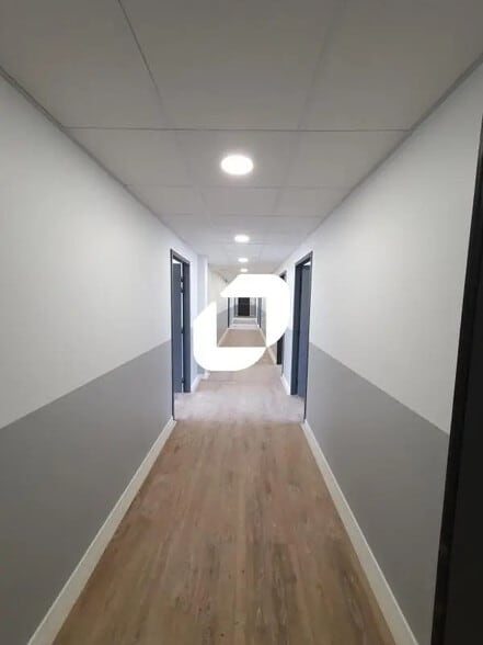 Office in Rosny-sous-Bois for lease - Interior Photo - Image 2 of 2