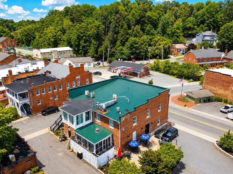 280 Valley St, Scottsville, VA à vendre - Photo du bâtiment - Image 2 de 10