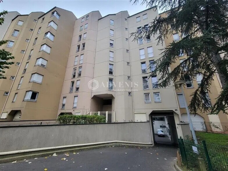 Flex dans Courbevoie à louer - Photo du bâtiment - Image 2 de 8