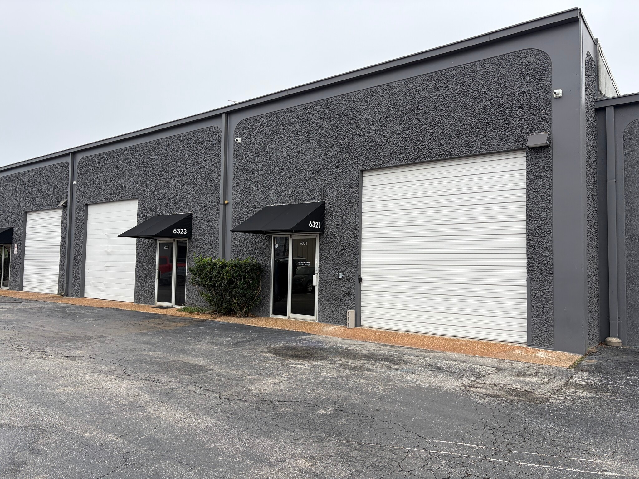 6315-6331 Skyline Dr, Houston, TX à louer Photo du bâtiment- Image 1 de 3