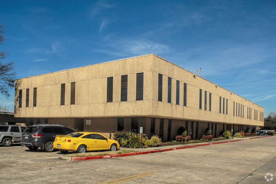 606 Rollingbrook Dr, Baytown, TX à louer - Photo du bâtiment - Image 1 de 14