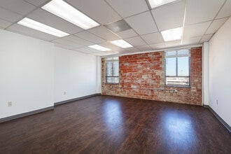 121 S Broadway Ave, Tyler, TX for lease Interior Photo- Image 1 of 2
