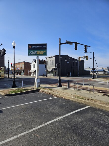 501 N Main St, Evansville, IN for lease - Building Photo - Image 2 of 10