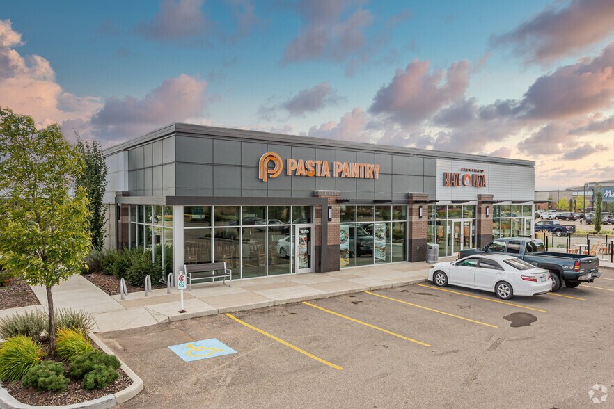15705-15709 37th St NW, Edmonton, AB à vendre - Photo du bâtiment - Image 3 de 5