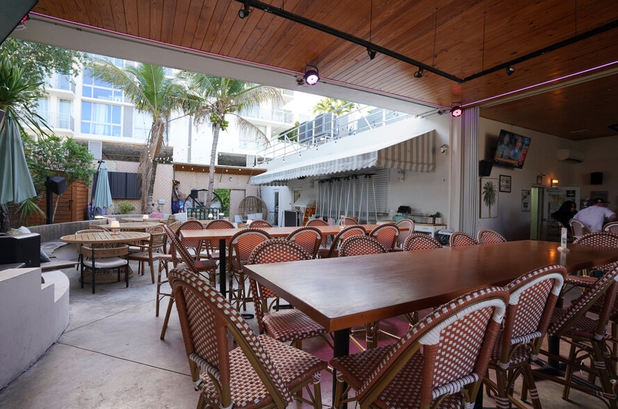 166 SE 2nd Ave, Delray Beach, FL for sale - Primary Photo - Image 1 of 11