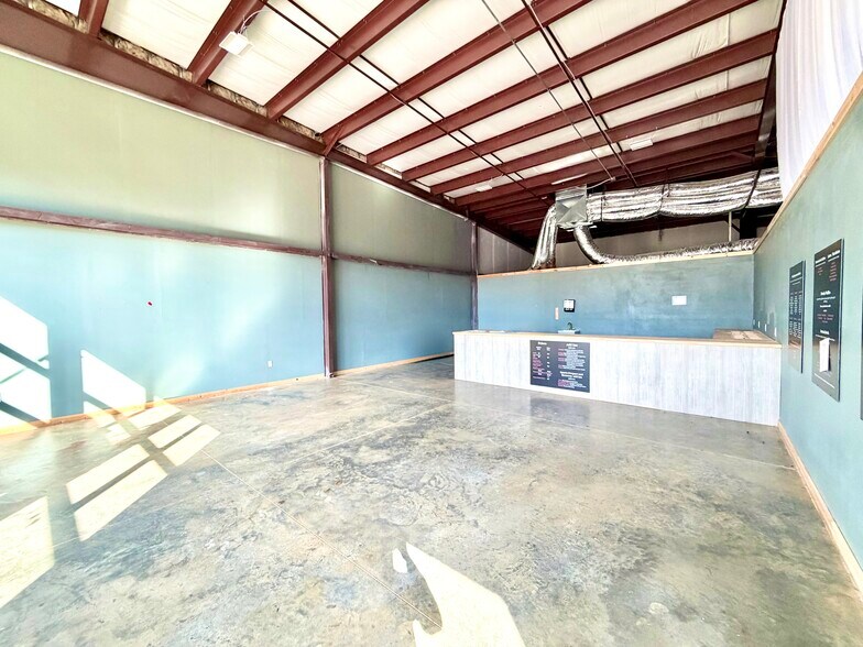 306 E Chestnut St, Strafford, MO à louer - Photo du bâtiment - Image 3 de 10