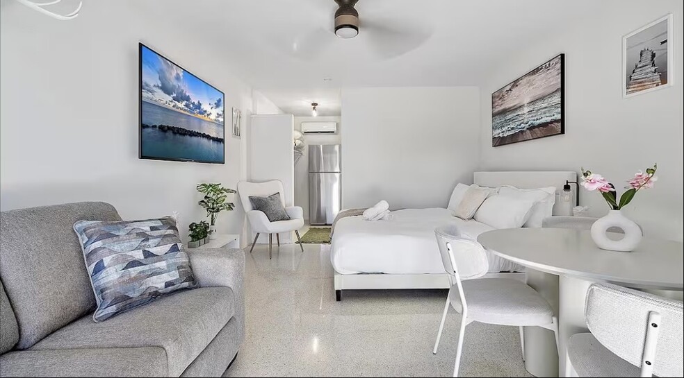 333 Palm St, Hollywood, FL for sale - Building Photo - Image 2 of 53