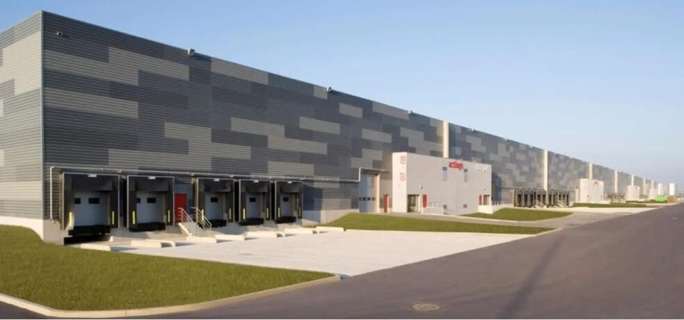 Industrial in Port-Saint-Louis-du-Rhône for lease - Building Photo - Image 2 of 5