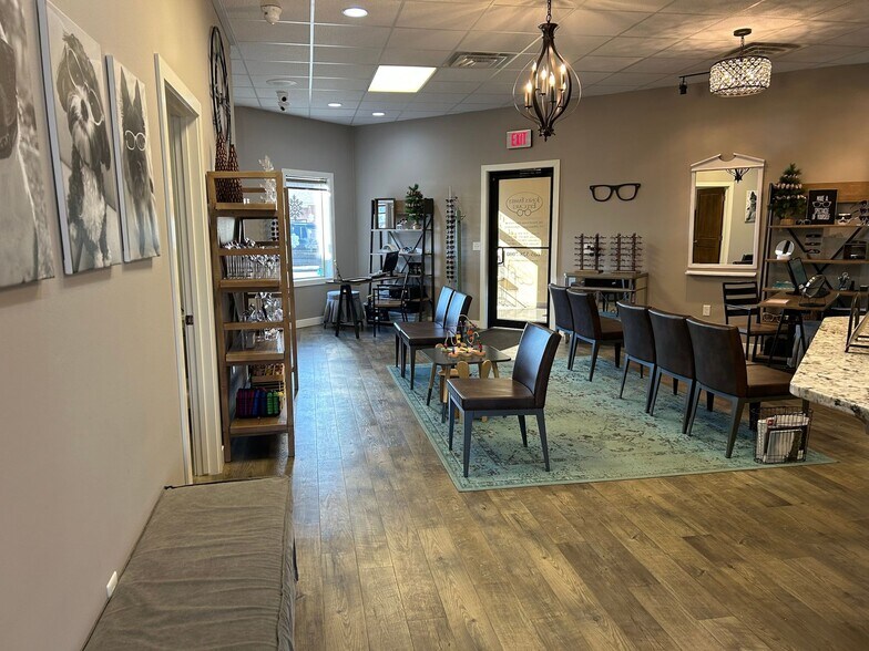 304 W Highway 38, Hartford, SD à louer - Hall d’entrée - Image 3 de 7