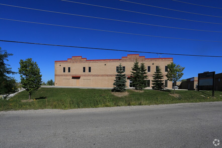 35 Morrow Rd, Barrie, ON à louer - Photo du bâtiment - Image 2 de 2