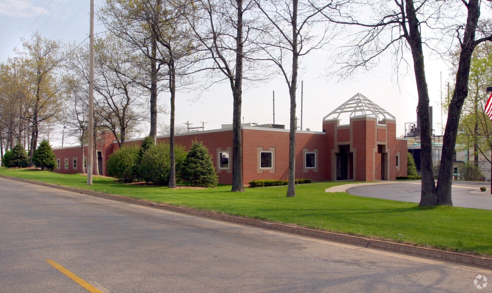 2406 Roberts St, Muskegon, MI for sale - Building Photo - Image 2 of 3