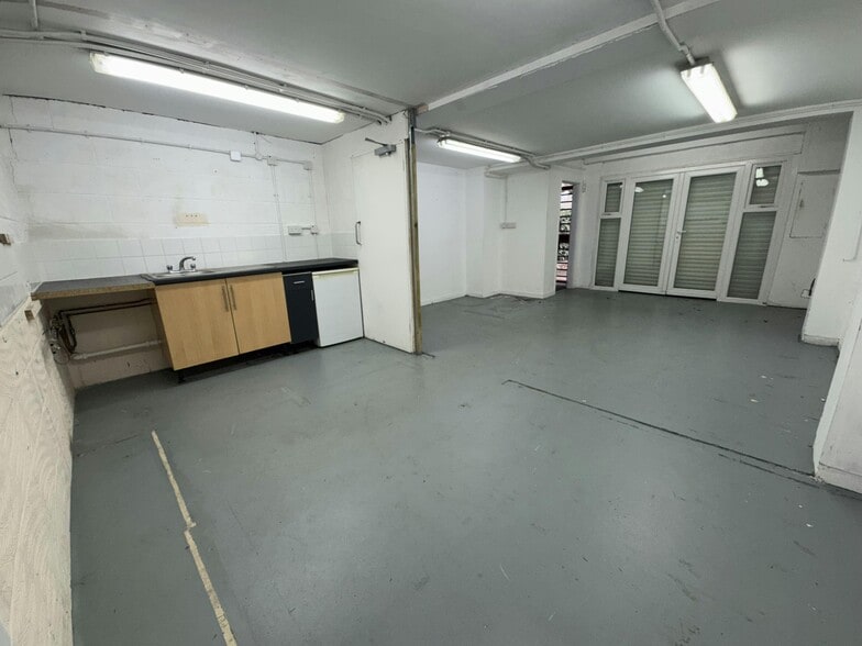 Palmerston Dr, Fareham for lease - Building Photo - Image 3 of 36