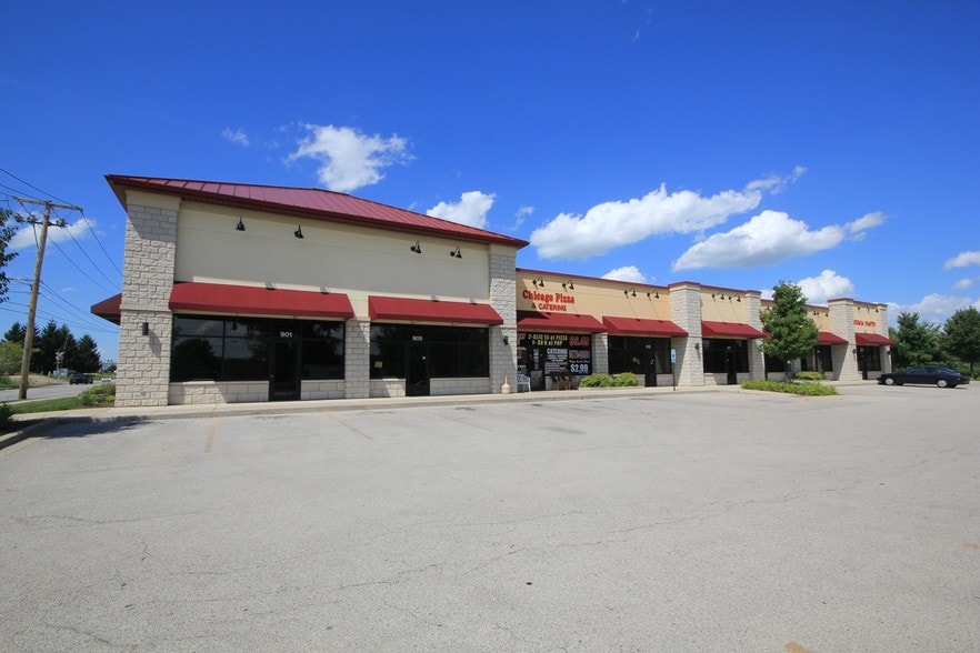 901-929 E Wilson St, Batavia, IL for lease - Primary Photo - Image 1 of 46