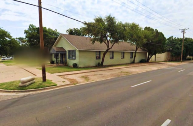 2435 24th St, Lubbock, TX for lease - Primary Photo - Image 1 of 4