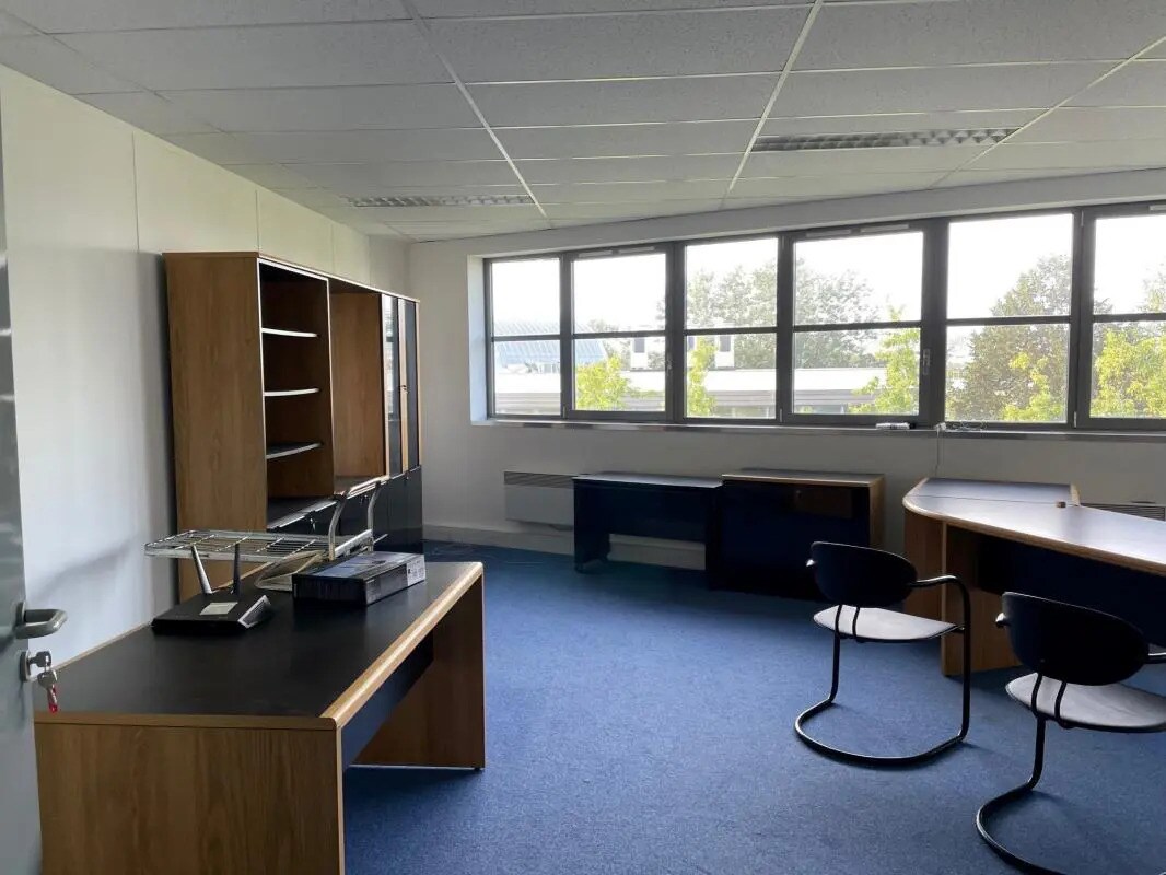 Office in Poissy for lease Interior Photo- Image 1 of 9