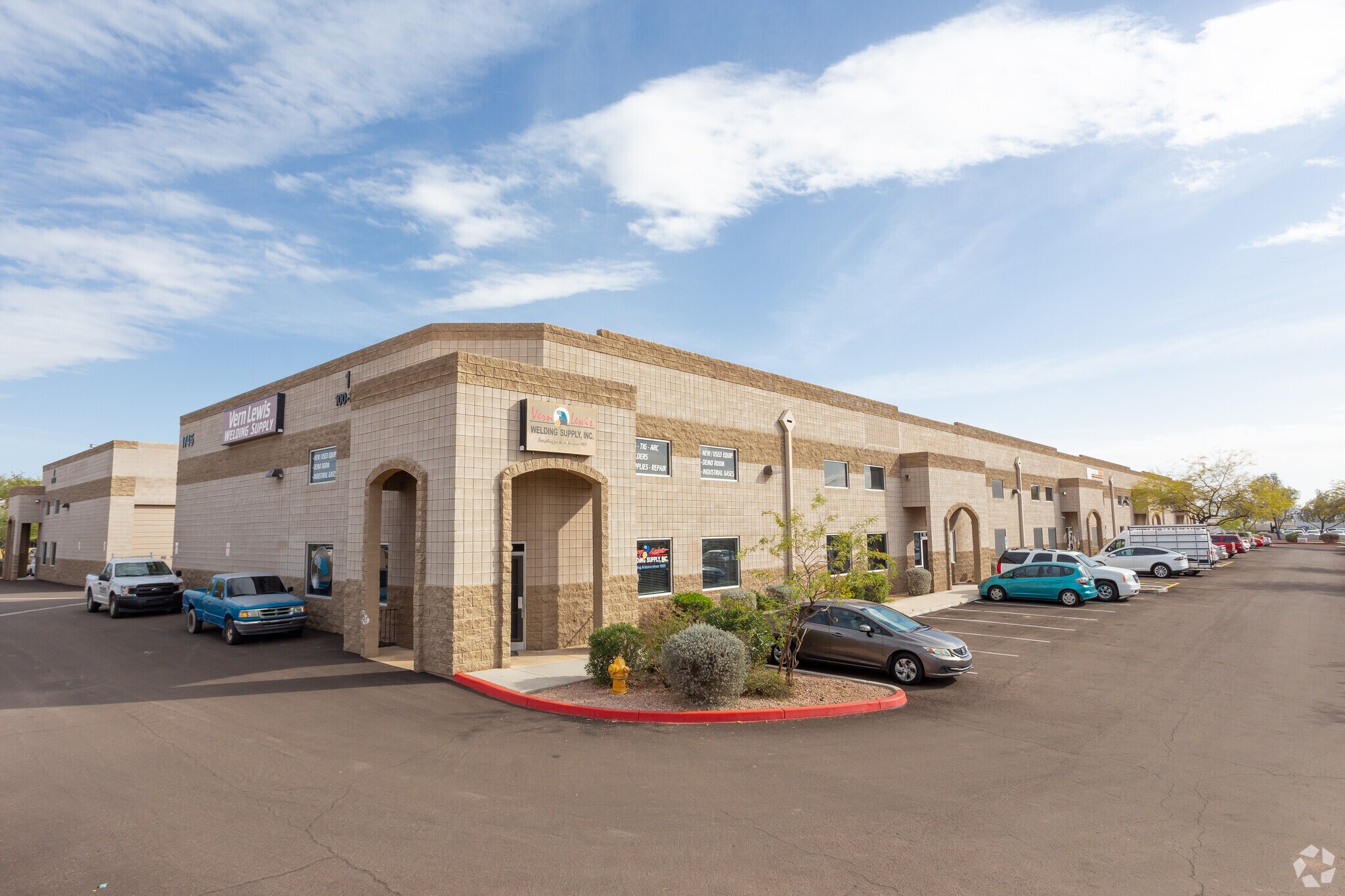 1745 W Deer Valley Rd, Phoenix, AZ à vendre Photo principale- Image 1 de 3