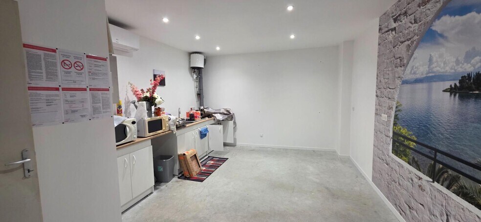 Industrial in Saint-Nazaire for lease - Interior Photo - Image 3 of 4