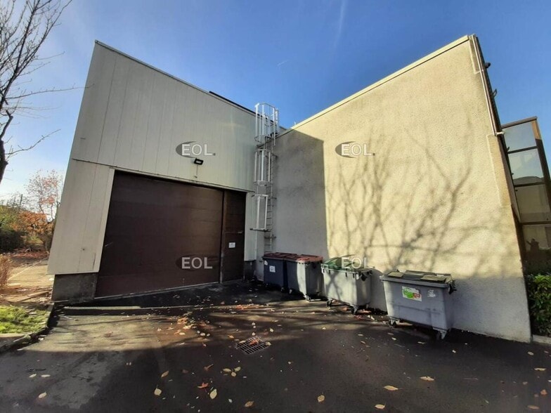 Industrial in Boissy Saint Leger for lease - Building Photo - Image 2 of 10