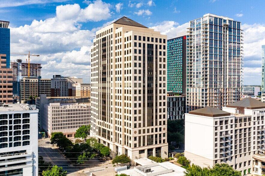 98 San Jacinto Blvd, Austin, TX à louer - Photo du bâtiment - Image 1 de 15