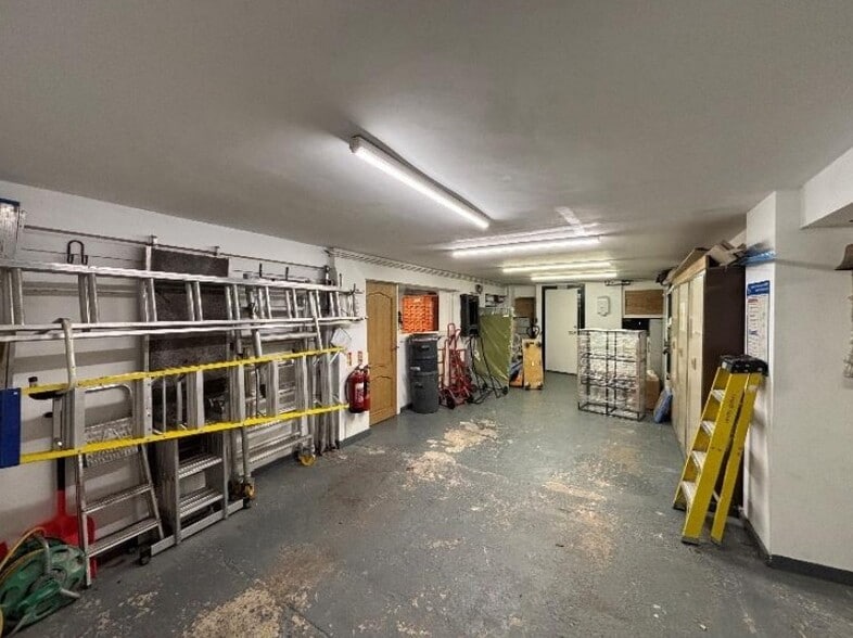 19-21 Queens Rd, Halifax for sale - Interior Photo - Image 2 of 5