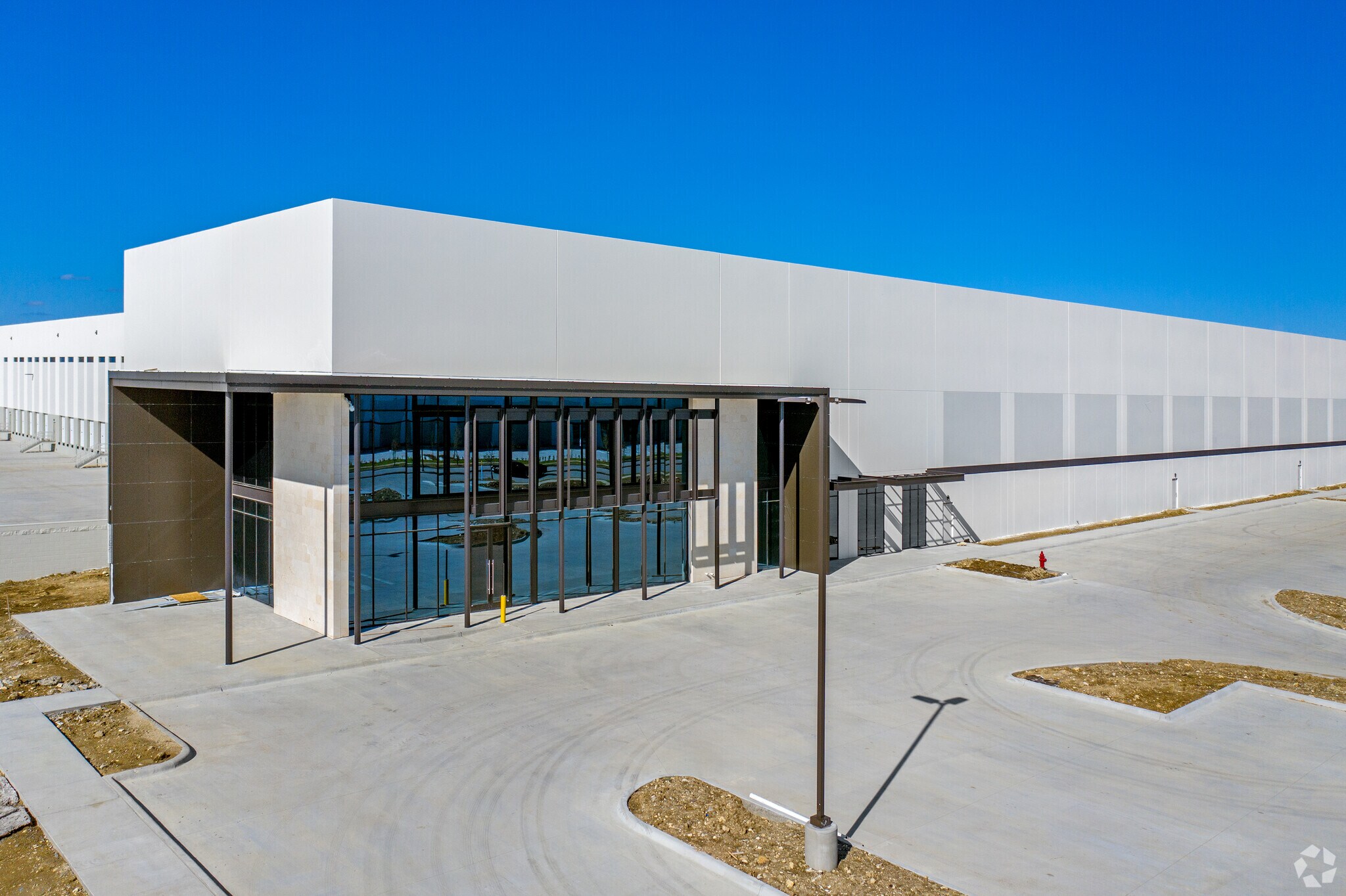 4251 Northern Cross Blvd, Haltom City, TX à louer Photo principale- Image 1 de 7