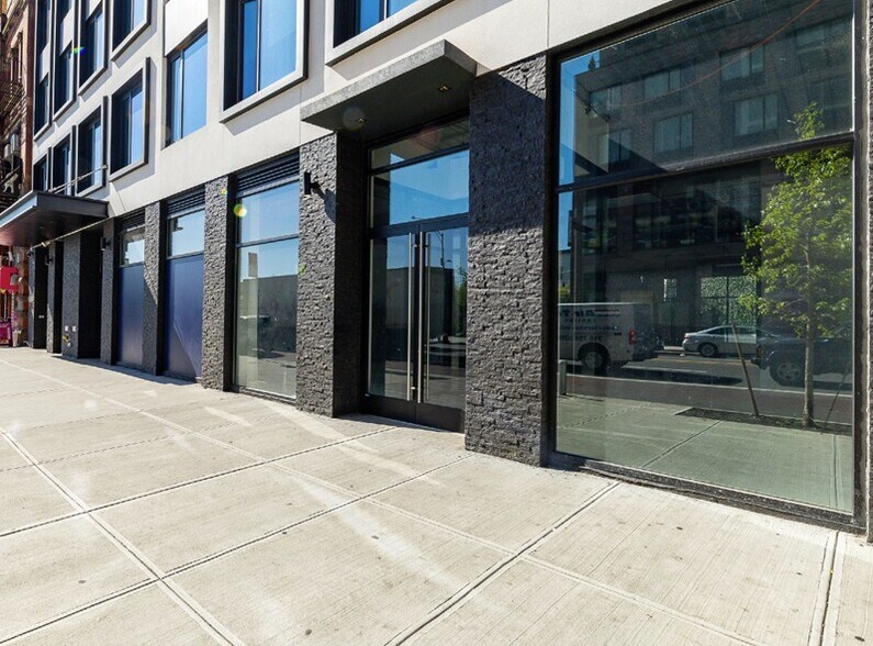 212 E 125th St, New York, NY for lease - Building Photo - Image 1 of 2