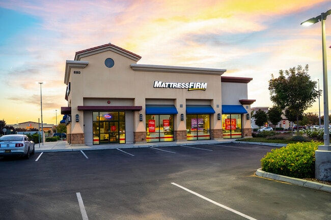 Plus de détails pour 6563 N Riverside Dr, Fresno, CA - Commerce de détail à vendre