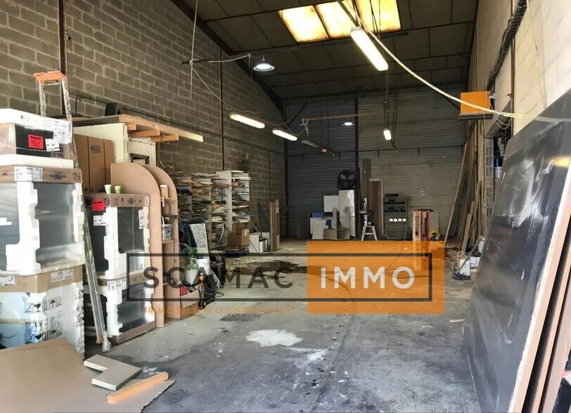 Industrial in Stains for lease - Interior Photo - Image 3 of 6