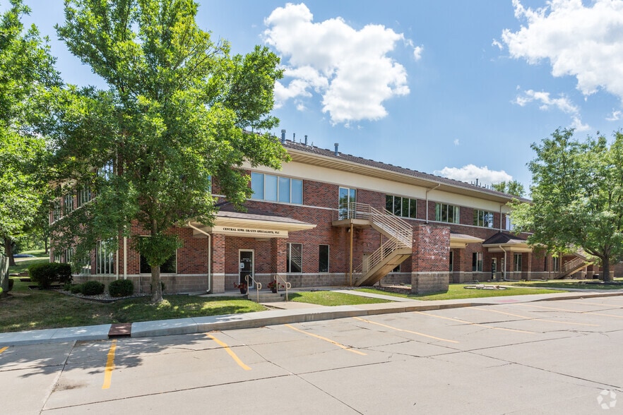 2501 Westown Pky, West Des Moines, IA à louer - Photo du bâtiment - Image 3 de 3