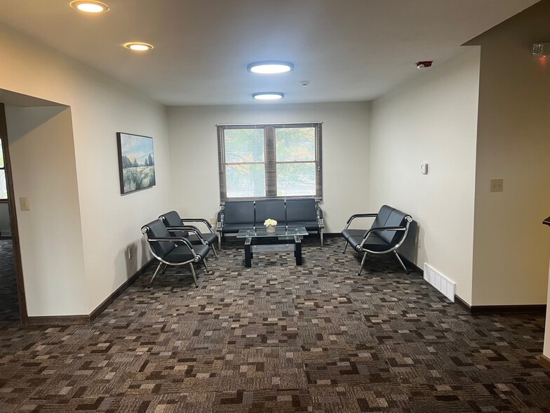 4500 Pewter Ln, Manlius, NY à louer - Photo du bâtiment - Image 2 de 7