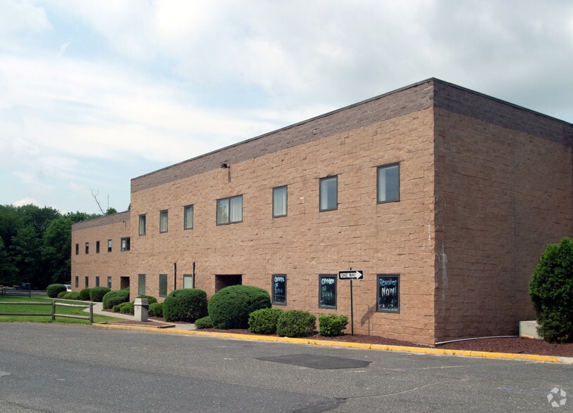 712 Ginesi Dr, Morganville, NJ for lease - Other - Image 3 of 7