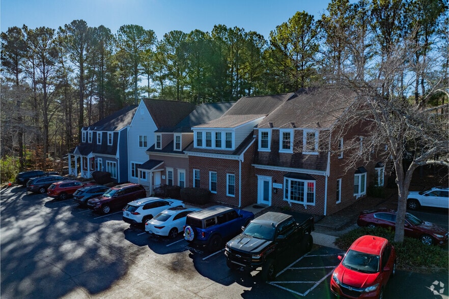 136-146 Wind Chime Ct, Raleigh, NC for lease - Primary Photo - Image 1 of 8